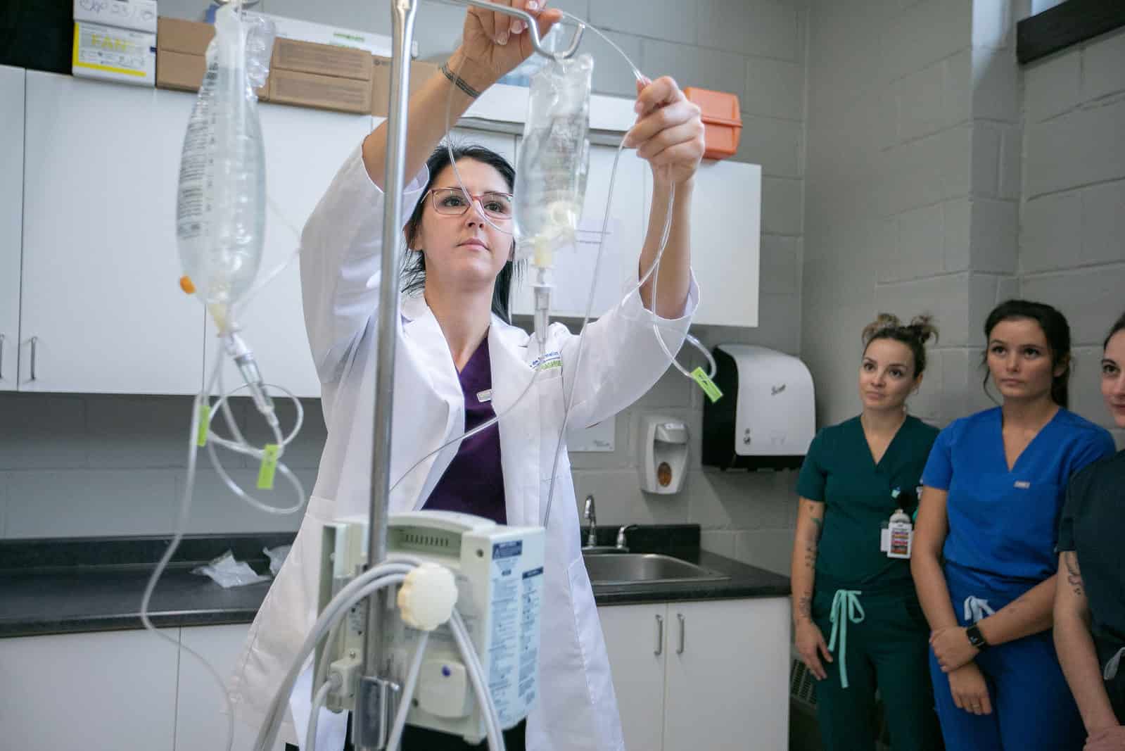 Fais ton DEP en santé, assistance et soins infirmiers au Centre de formation de La HauteGaspésie Fais ton DEP en santé, assistance et soins infirmiers au Centre de formation de La HauteGaspésie